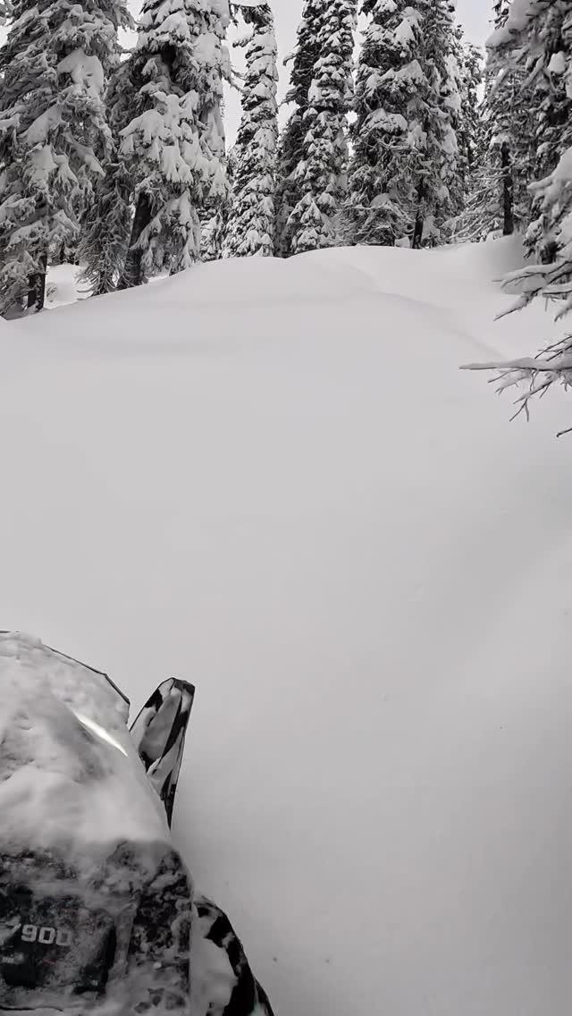 Instagram post by @boostedsixx for Cheetah Factory Racing. Caption reads: [...] #klim #diamondled #cheetahfactoryracing....