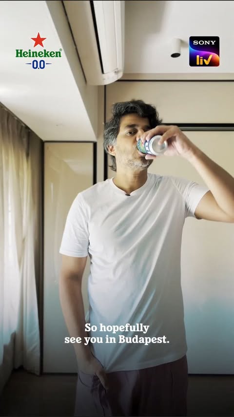Instagram post by @mojorojo for Heineken. Caption reads: [...] by full-time, you’re a whole squad ⚽🍻....