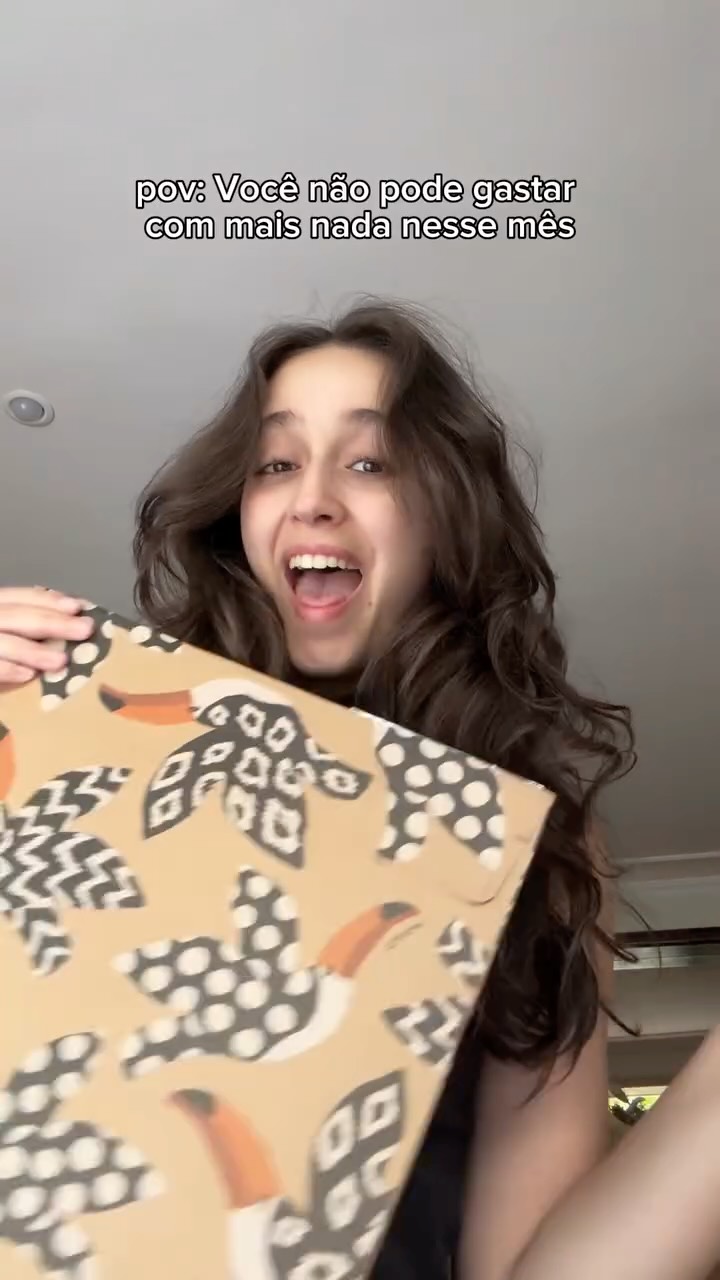 Instagram post by @marianna_alexandre for FARM Rio. Caption reads: a primeira compra da @adorofarm a gente nunca....