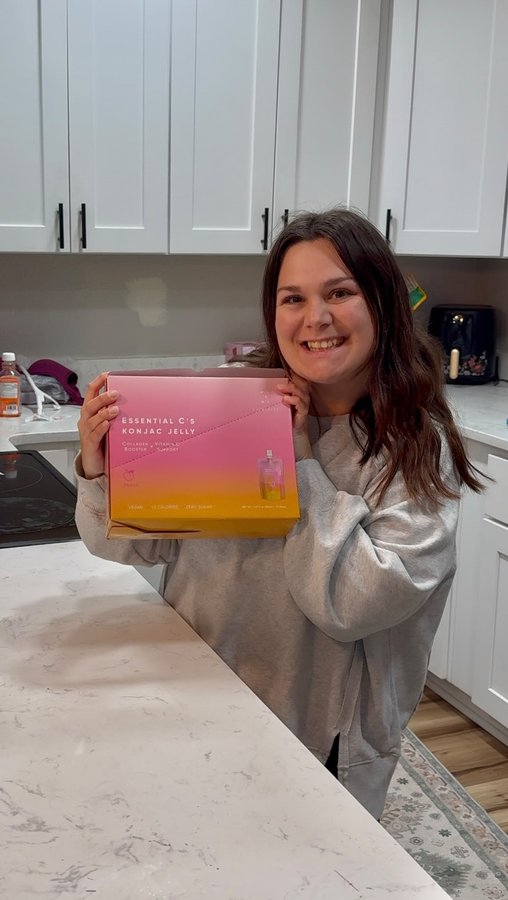 Instagram post by @kerry.flan6 for EVERYDAZE. Caption reads: [...] to get through the day. #konjacjelly....