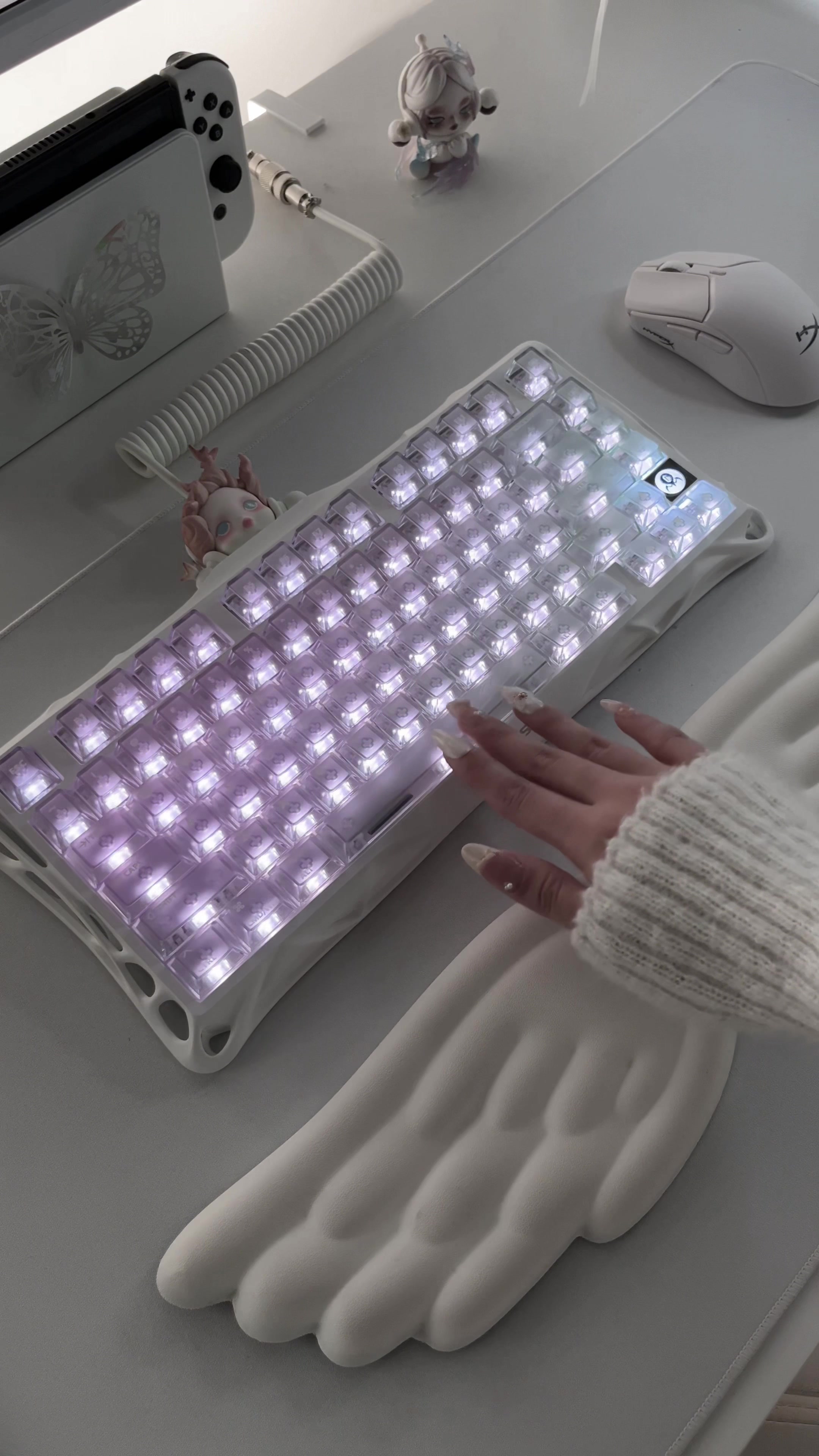 TikTok post by @cygneix for GravaStar. Caption reads: this keyboard >>> @GravaStar.US 🔮....