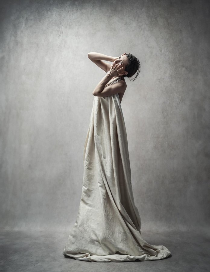 Instagram post by @sarahedmundsphotographer for Godox. Caption reads: Just 1 speedlight #v1pro @godox_global 
Styled by....