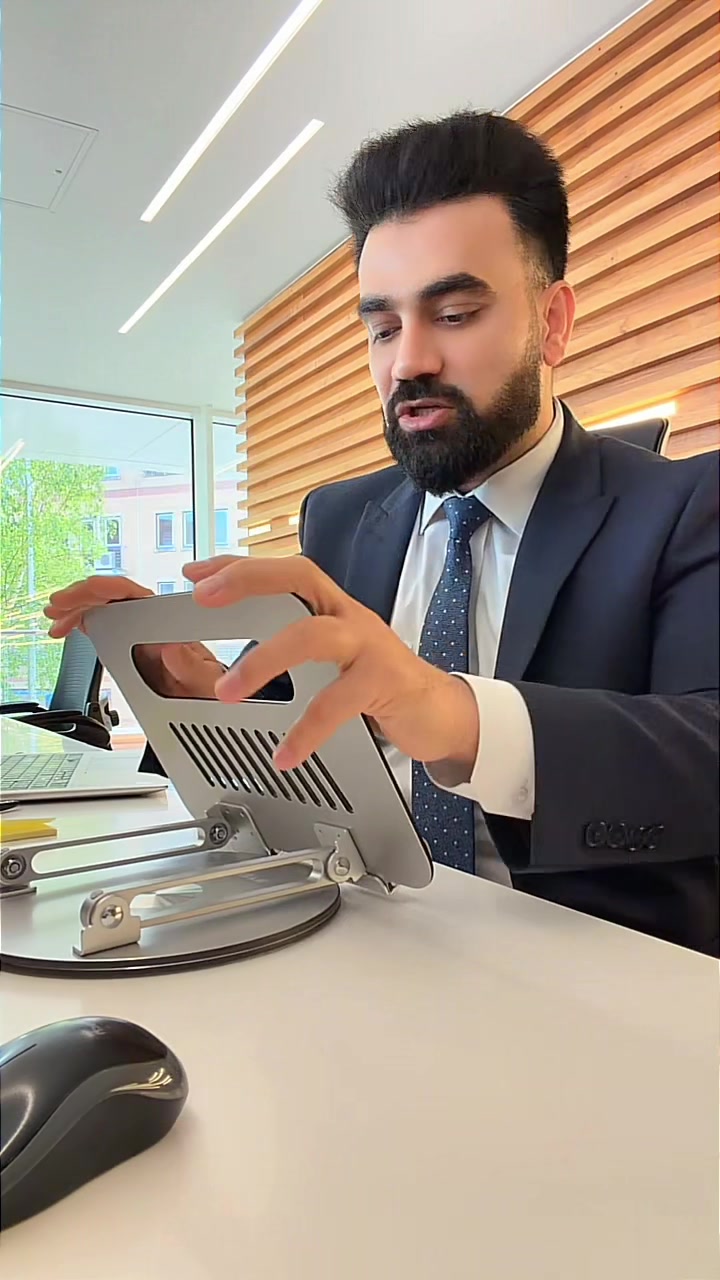 TikTok post by @sid.uk92 for MUNBYN. Caption reads: [...] #office #summerVibe #fyp #stand @MUNBYN SHOP.