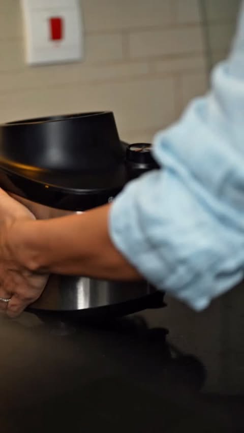 Instagram post by @suzannaak for Philips. Caption reads: [...] of the month award goes to me,thanks to....