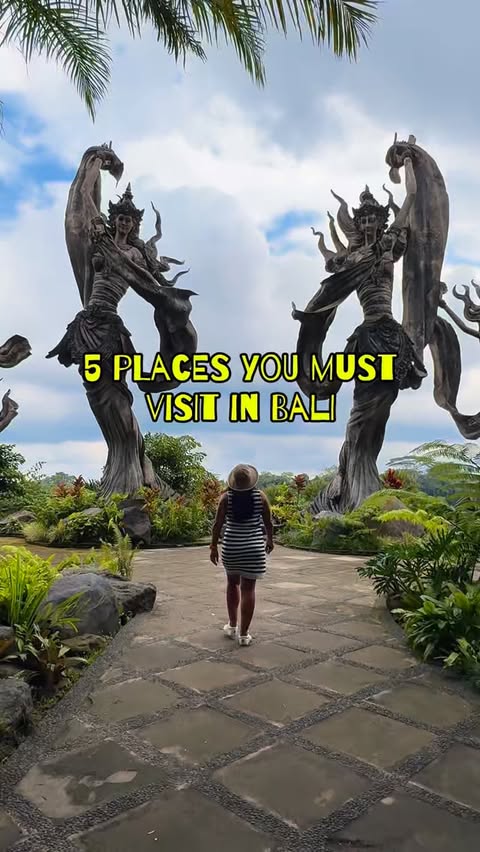 Instagram post by @nomadicmanmeet for Simify. Caption reads: [...] 👀)

I landed in Bali, switched on my Simify....