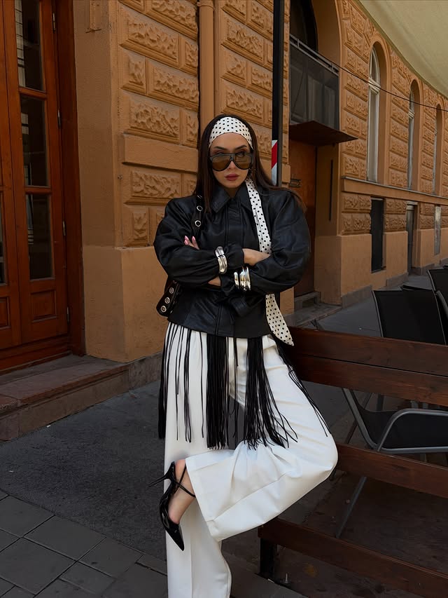 Instagram post by an influencer for ZARA. Caption reads: anlat canım dinliyorum ben 📸💅 #style #inspo....