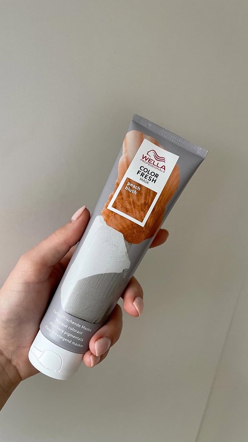 Instagram post by @naomivaneeren_ for Wehkamp. Caption reads: Trying the new Color Fresh Mask in Peach Blush! 🍑....