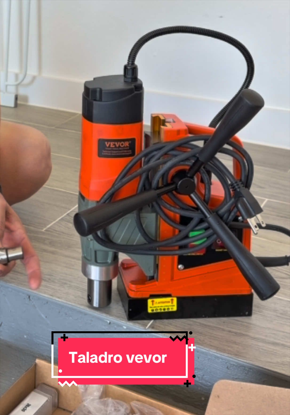 TikTok post by @yeldrim_yerson for VEVOR. Caption reads: Respuesta a @Yoiran Flores @VEVOR Automotive Store....