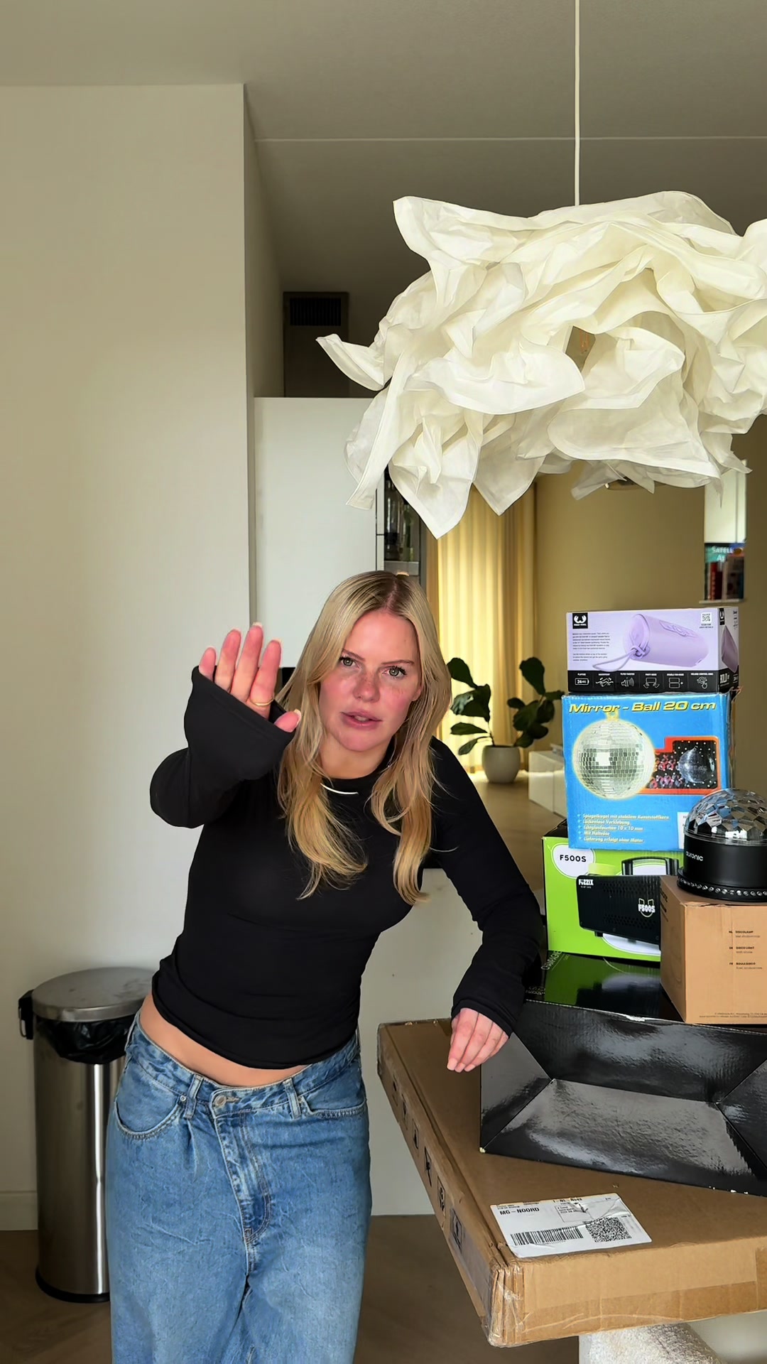 TikTok post by @kellymexy for bol. Caption reads: AD| Kom je ook???? Of maak je eigen feestje met al....