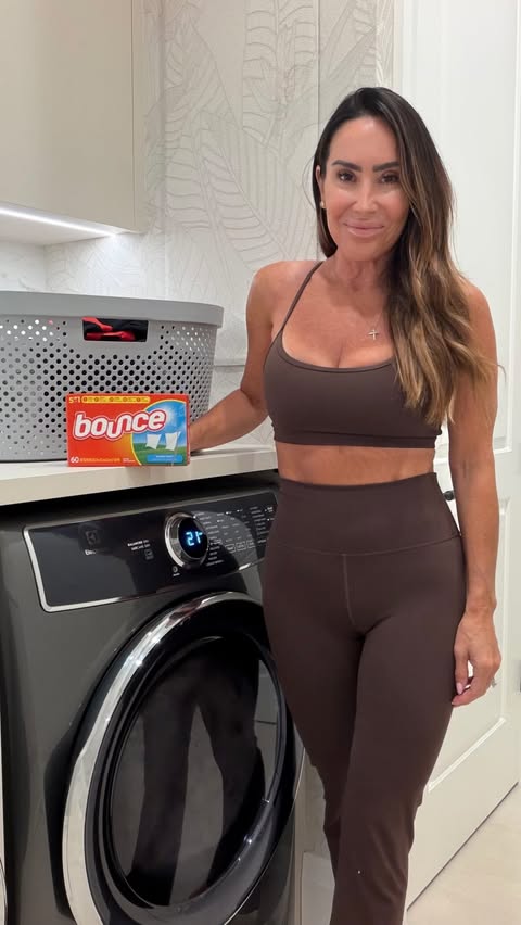 Instagram post by @lalainboca for Bounce. Caption reads: [...] sure they know this laundry hack! Toss 2....