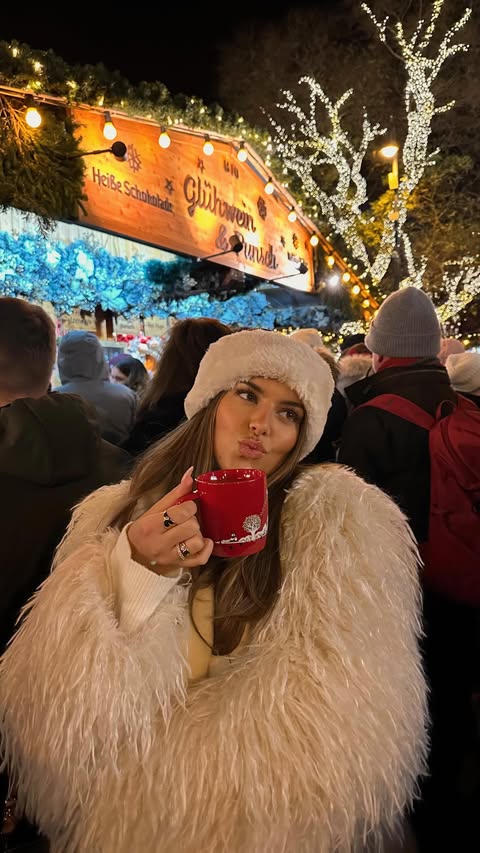 Instagram post by @noelamlc for 45KEYS. Caption reads: tracksuit from @fortyfivekeys 🤍 Anzeige.