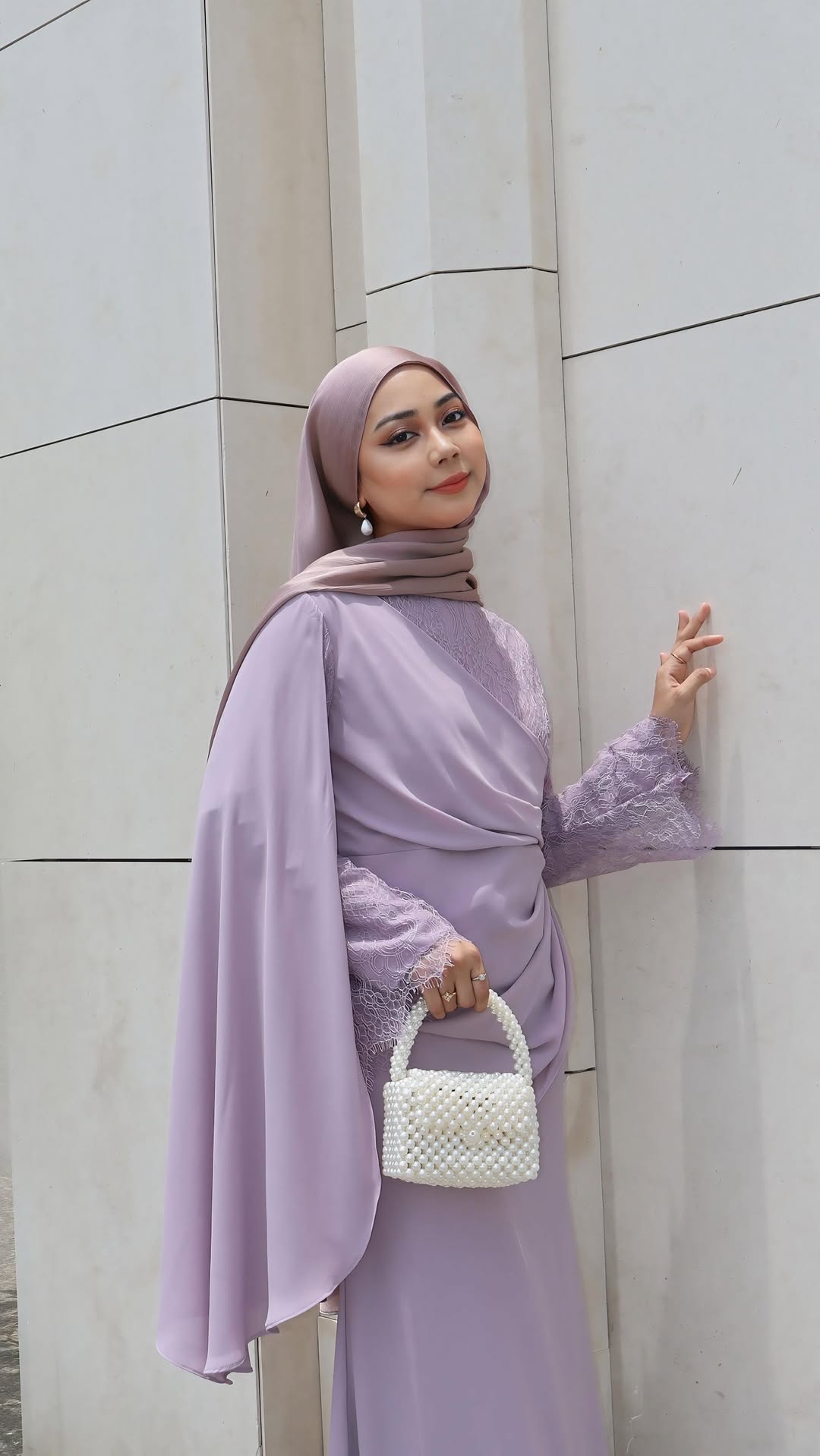 Instagram post by @eikazulaikha_ for HIJABISTAHUB. Caption reads: [...] in Lavender from @hijabista.hub....