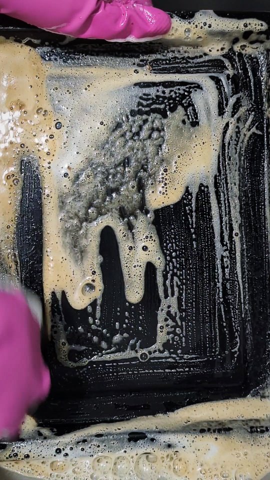 Instagram post by @clean_and_melt_with_steph for Home Bargains. Caption reads: Oven Tray Clean 🫧 

Absolutely loving my new....