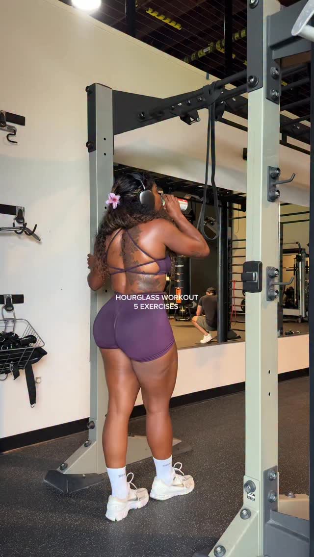 Instagram post by @laiiiland for Diosa Fit. Caption reads: [...] remind me so you don’t miss out ⏰🍇....