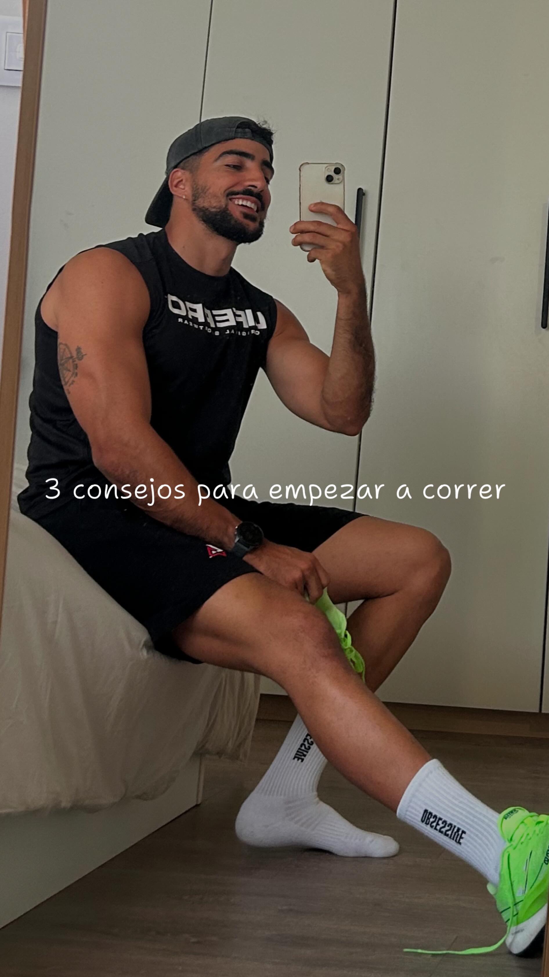 Instagram post by @alexsanchezlor for Shokz. Caption reads: ‎Ya no hay excusas para no ir a entrenar.....