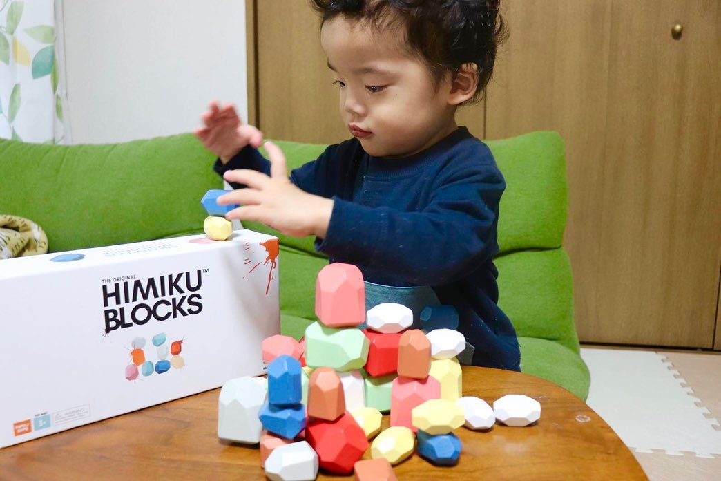 Instagram post by @mame.mameta0818 for Himiku. Caption reads: はるまブロック遊び🧱
『HIMIKUブロック』に熱中☀️
@himikuco....
