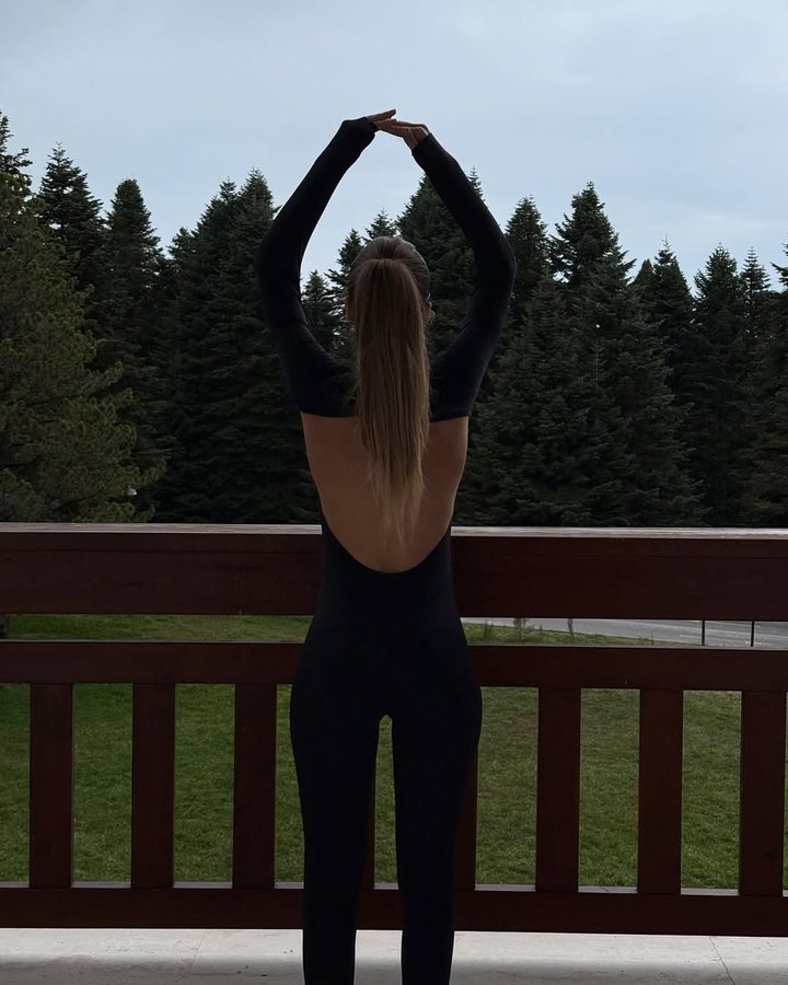 Instagram post by @minaceran for Twist. Caption reads: Şehir hayatına iki gün mola 🧘🏼‍♀️🌕 #reklam.