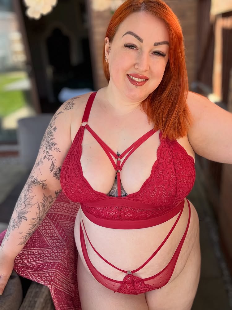Instagram post by @curvy_crazy_cute for Tutti Rouge. Caption reads: [...] already enough. Wearing Brooke from....