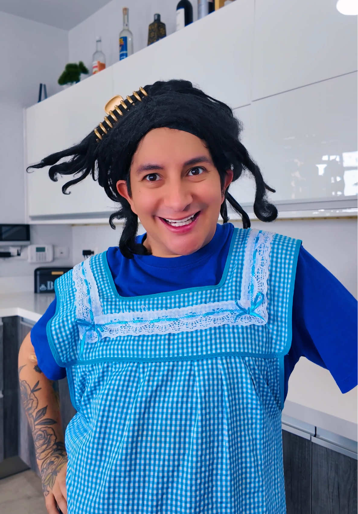 TikTok post by @marioaguilar for NESCAFÉ México. Caption reads: Sin mamá no hay llaves, ni Nescafé… ni orden en....