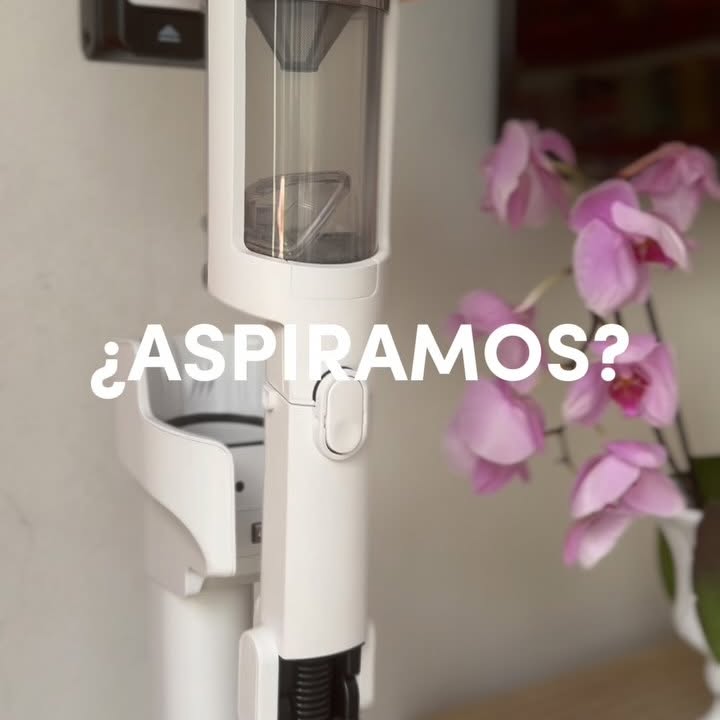 Instagram post by @soyanapaolaflores for Shark Home MX. Caption reads: ¿Aspiras diario? La Shark Detect Pro es mi aliada....