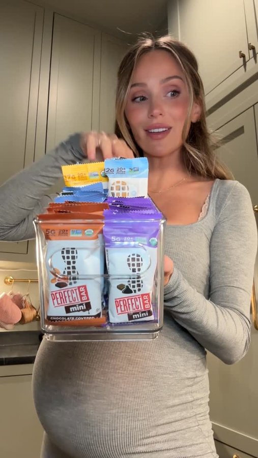 Instagram post by @laurenlane for Perfect Bar. Caption reads: We are a biggg @perfectbar household. Not only do....