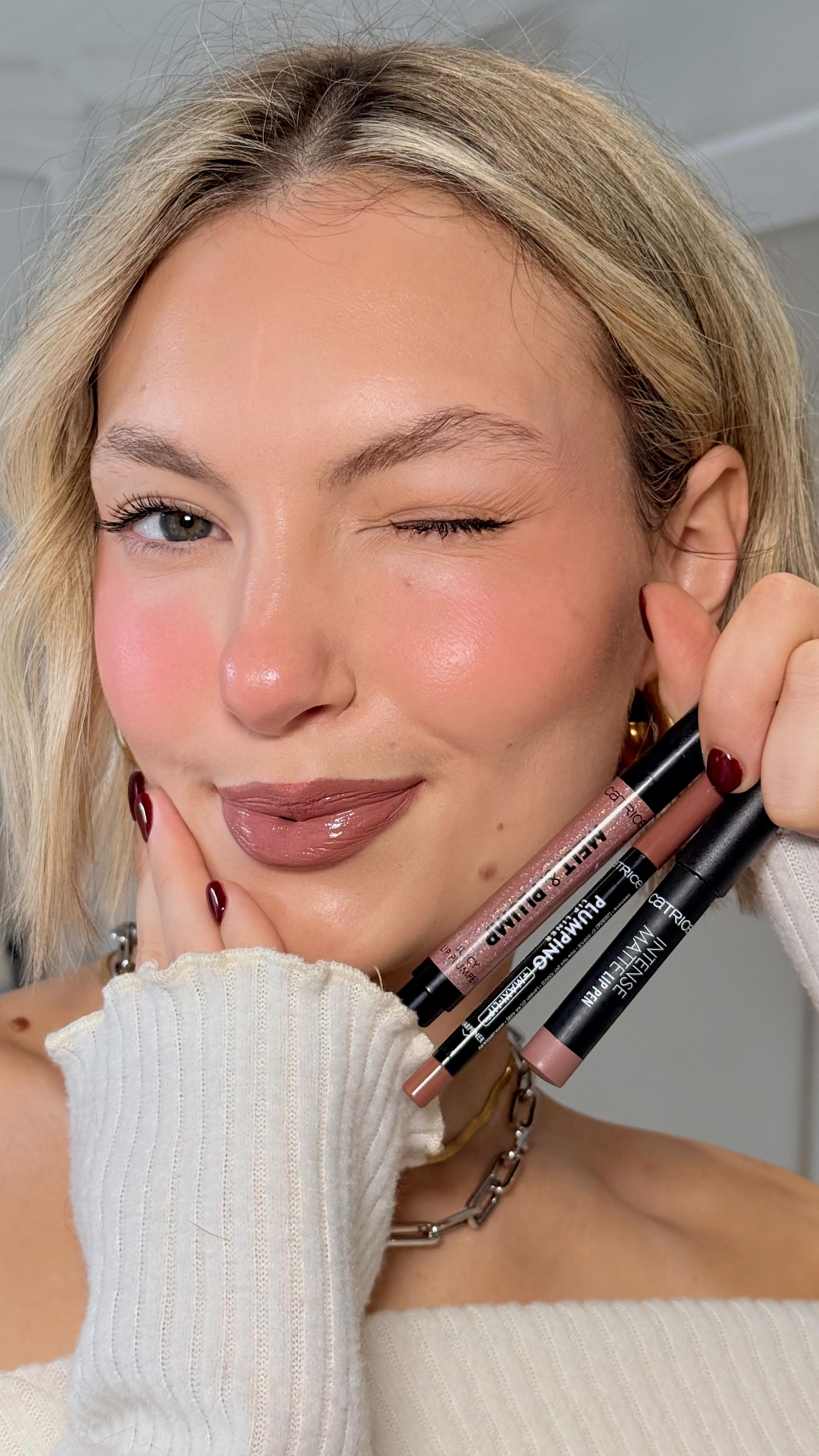 Instagram post by @simonexoffer for CATRICE Cosmetics. Caption reads: me 🤝🏼 an affordable 5 min lip combo!!💋✨🎀🍒....