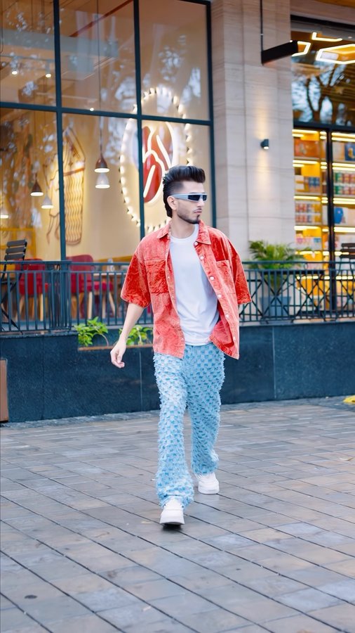 Instagram post by @akash_arora__ for Fugazee. Caption reads: [...] on some seriously cool pieces from....