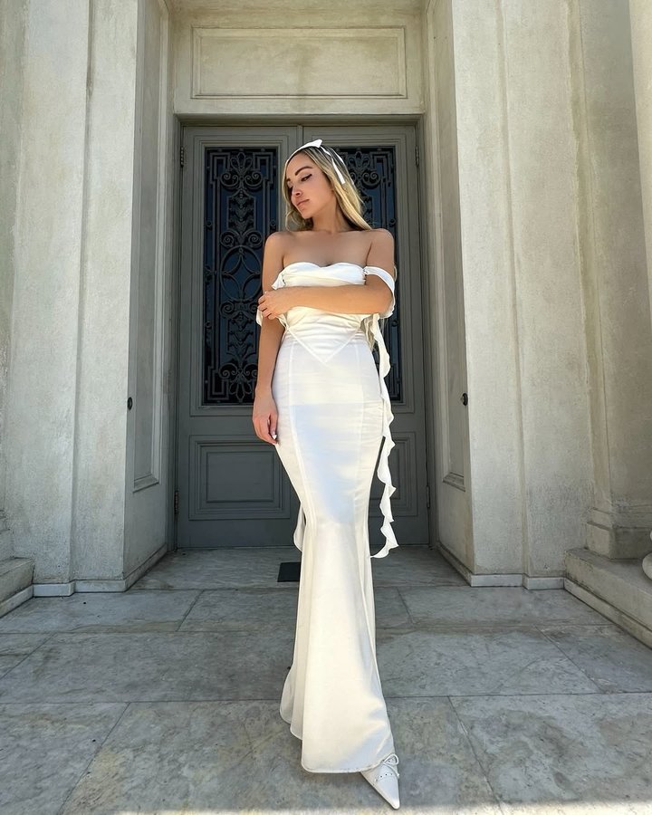 Instagram post by @jennkathreen for Nana Jacqueline. Caption reads: [...] for a special discount 

Dress:....