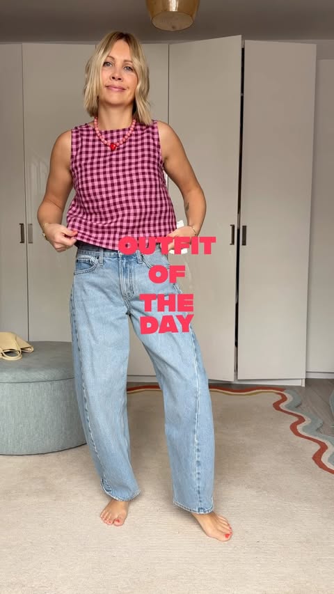 Instagram post by @ashley.dainty for Abercrombie & Fitch. Caption reads: Outfit of the day ~ fave jeans 👖 are @abercrombie....