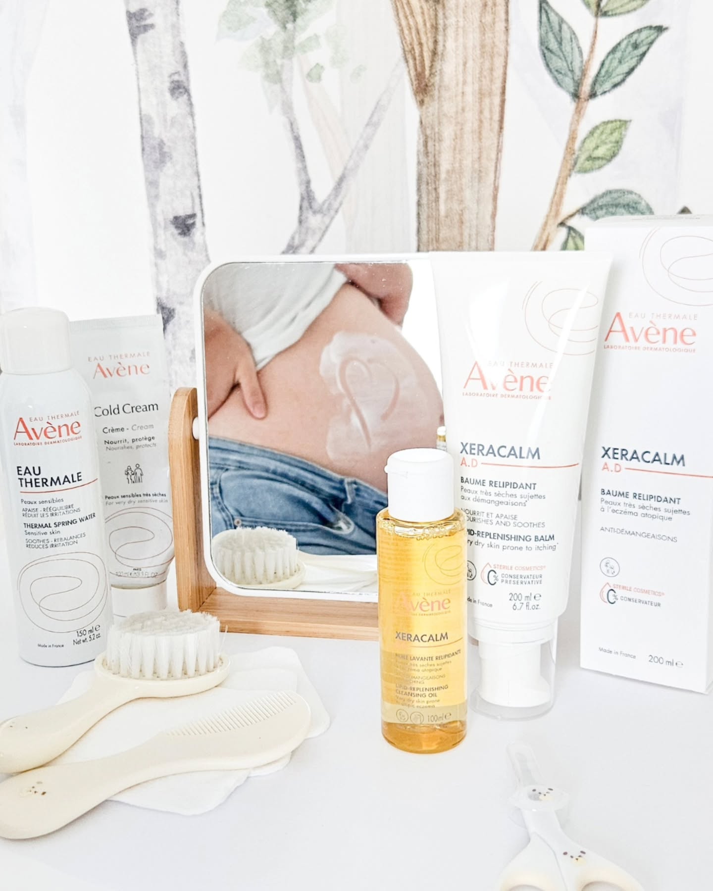 Instagram post by @mlle.laura95 for Avène. Caption reads: Vous souffrez de peau sèche, d’eczéma atopique ou....