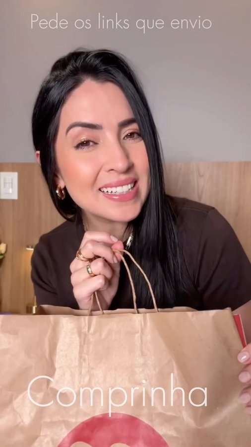 Instagram post by @renatagama17 for Lojas Renner. Caption reads: Conjunto chique chiquíssimo da dona @lojasrenner....