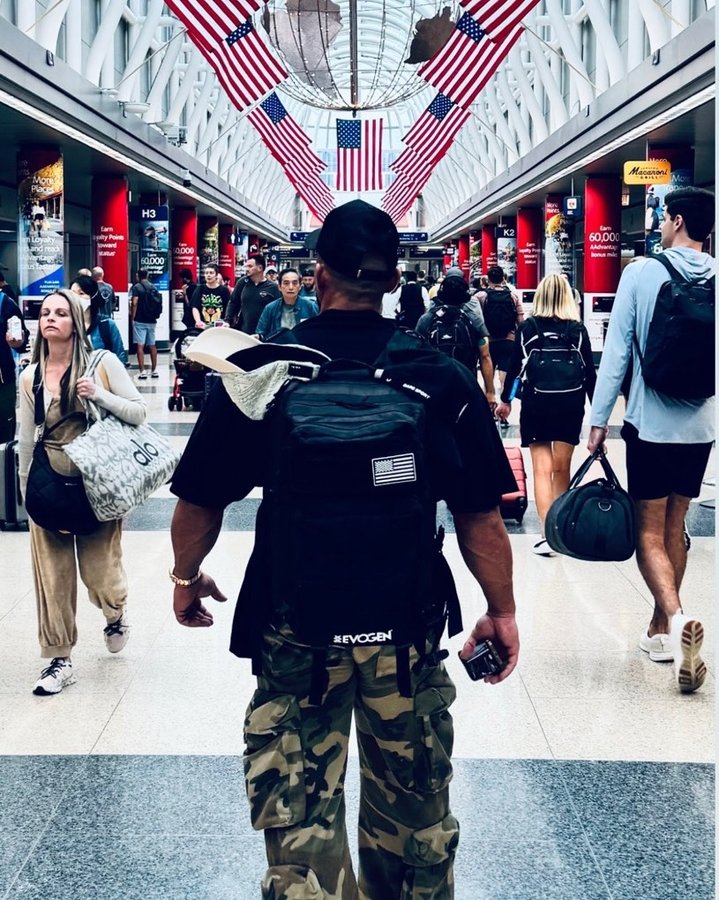 Instagram post by @abtin_shekarabi.ifbbpro for Evogen Nutrition. Caption reads: @evogennutrition.