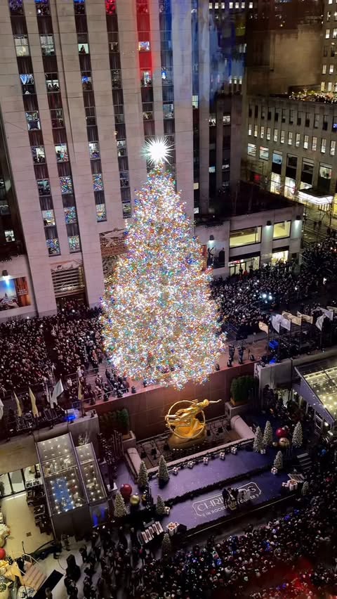 Instagram post by @themegandaily for Hersheyland. Caption reads: It’s officially Christmas in NYC 🎄❤️💚
The....