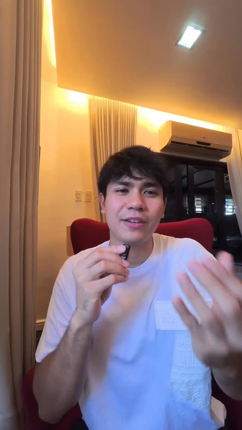 Instagram post by @gabbyasalvador for Barenbliss. Caption reads: [...] my sister for my oily skin 🤦🏻‍♂️....
