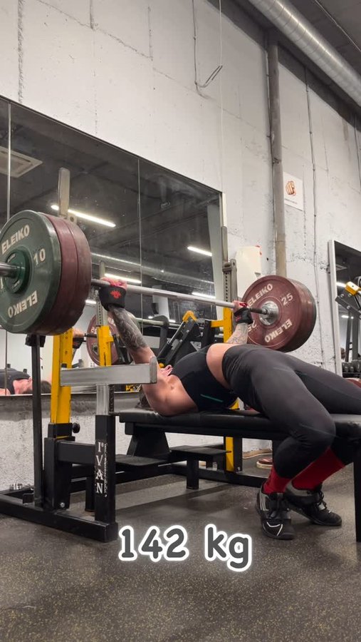 Instagram post by @viktoriyailieva_88 for – Cerberus Strength. Caption reads: 💚142 KG Paused bench press💚

Get the best wrist....