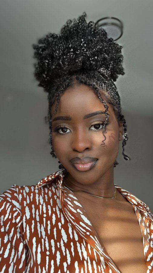 Instagram post by @thesincerelyasiaa for En Love Beauty. Caption reads: [...] post to your story • follow me and....