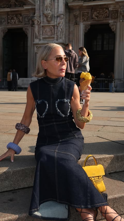 Instagram post by @lisacorbo for Moschino. Caption reads: Vorrei un gelato, per favore @moschino #moschino....
