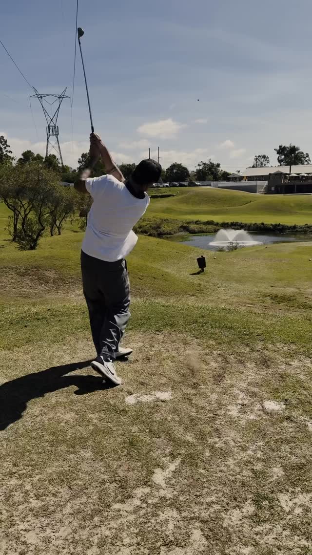 Instagram post by @matt_poole1 for Therabody. Caption reads: I’m the “all the gear, no idea” Golf guy 🤪.. but....