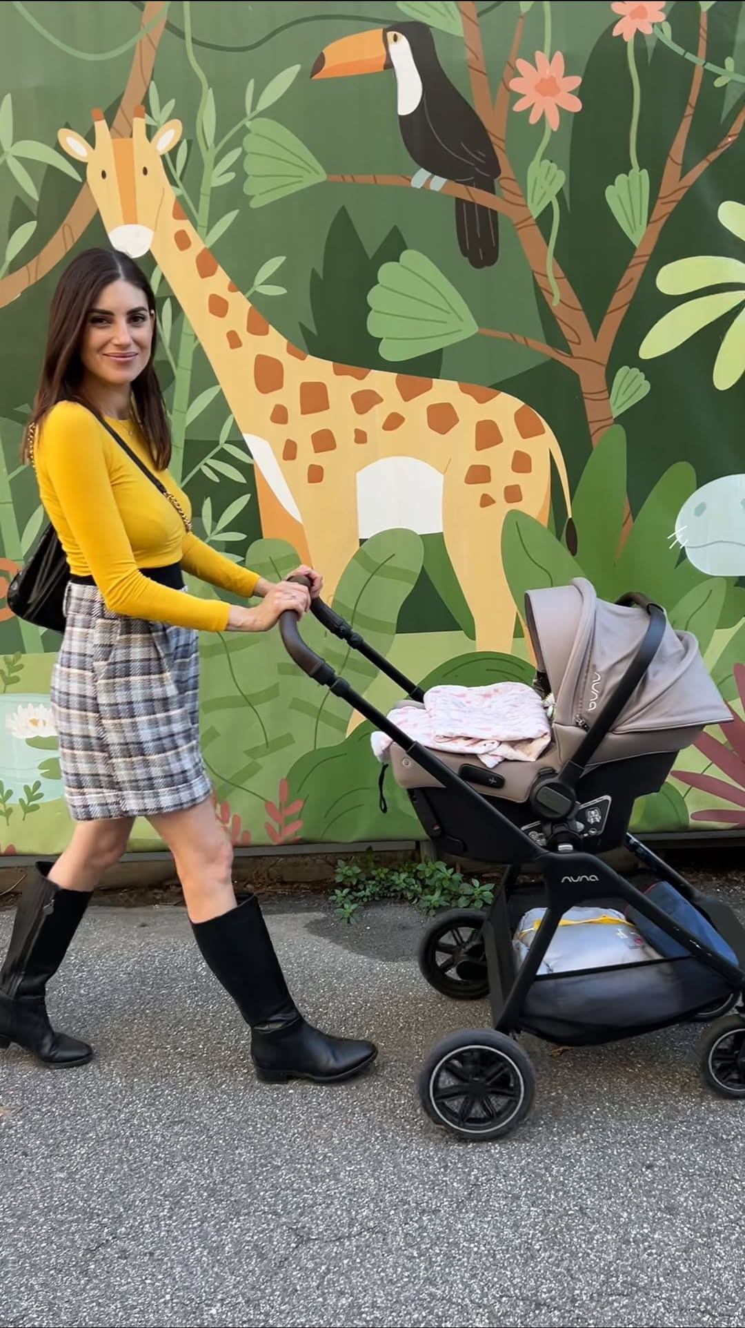 Instagram post by @martypan for Nuna Hungary. Caption reads: Essere genitori, un viaggio solitario?
No, o....