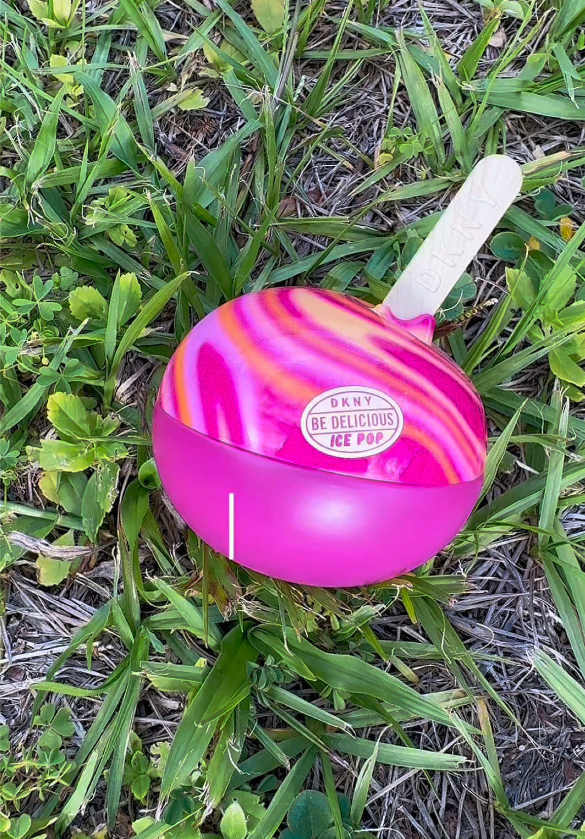 TikTok post by @faigilove for DKNY. Caption reads: El @DKNY Be Delicious Ice Pop – Very [...].