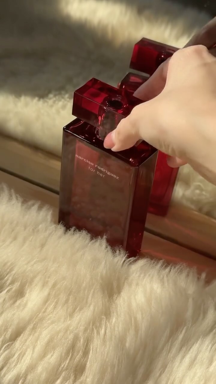 Instagram post by @pimtdao for narciso rodriguez. Caption reads: Get ready with me #narcisorodriguez #forherintense.