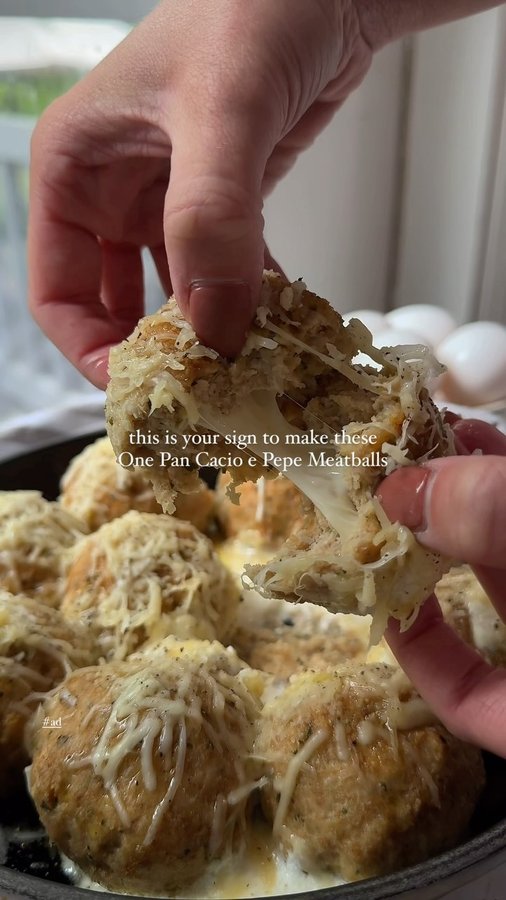 Instagram post by @kaylacappiello for Incredible Egg. Caption reads: #ad When you need dinner in 30 minutes...

This....