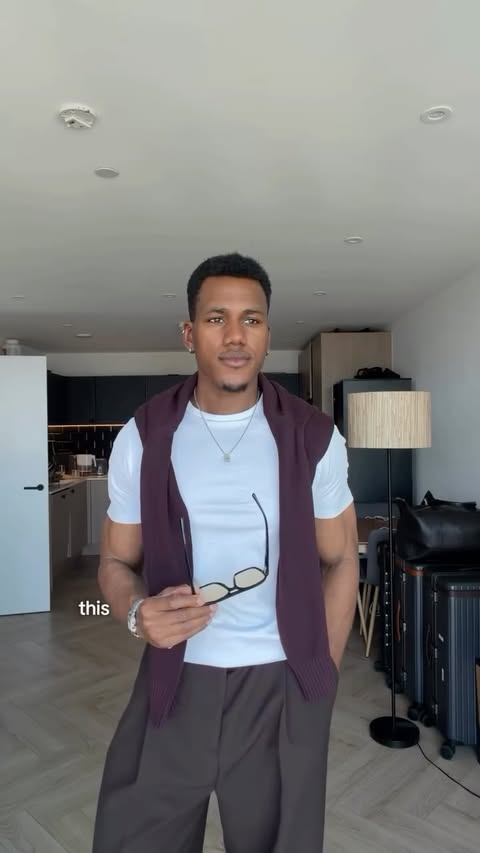 Instagram post by @kunmibalogun for Reiss. Caption reads: [...] to dress between Summer & Autumn with @reiss....