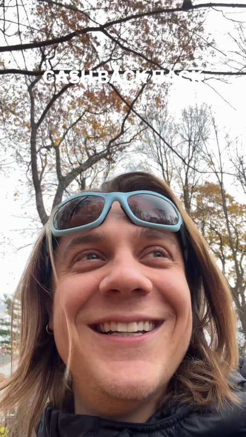 Instagram post by @gimpy for Tripadvisor. Caption reads: [...] 30 bones just for downloading....