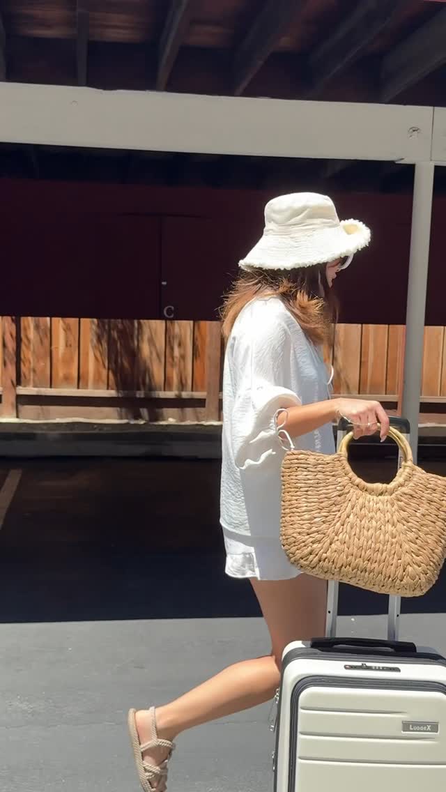 Instagram post by @thatgirljans for LuggeX. Caption reads: Vacation....