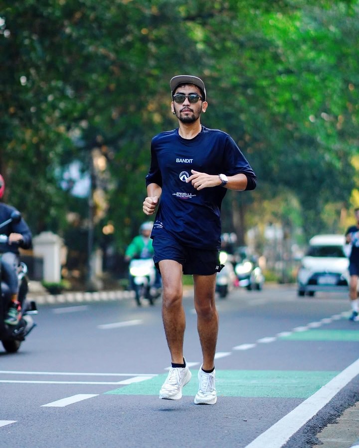 Instagram post by @rizkyheryanto for Bandit Running. Caption reads: Enak ya udara dan cuaca Bandung, bikin lari lebih....