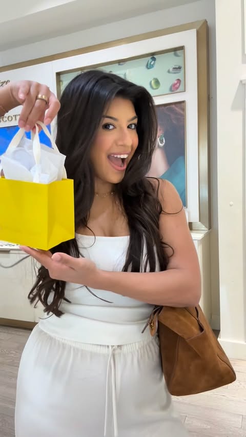 Instagram post by @_gabbyhuffman for Simon Malls. Caption reads: [...] #itsamallthing #sponsored #simonmalls.