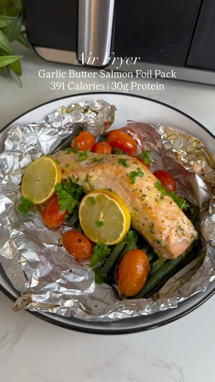 Instagram post by @slimming.gym.and.gin for The Skinny Food Co. Caption reads: Recipe in caption ⬇️ Air Fryer Garlic Butter....