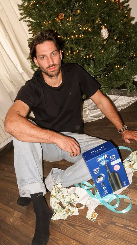 Instagram post by @vincentbanic for Oral-B. Caption reads: When you think x-mas came early @oralb_benelux....