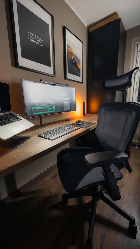 Instagram post by @kamilsabathy for Autonomous. Caption reads: [...] 🙌🏼

Finally upgraded my chair to the....